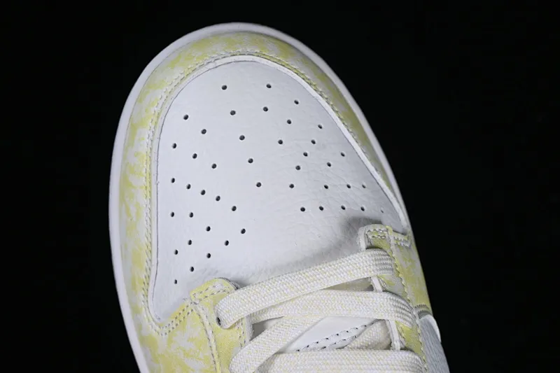 All categories Nk SB Dunk series Nk SB Dunk Low low-top sneakers Nk SB Dunk Low Prm yellow and white color SB smashed backboard fashion casual sneakers DM9467-700